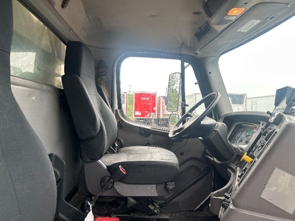 Refrigerated Truck-Light and Medium Duty Trucks-Freightliner-2020-M2-Londonderry-NH-239,095\n\t\tmiles-$ 58,250 - Image 22