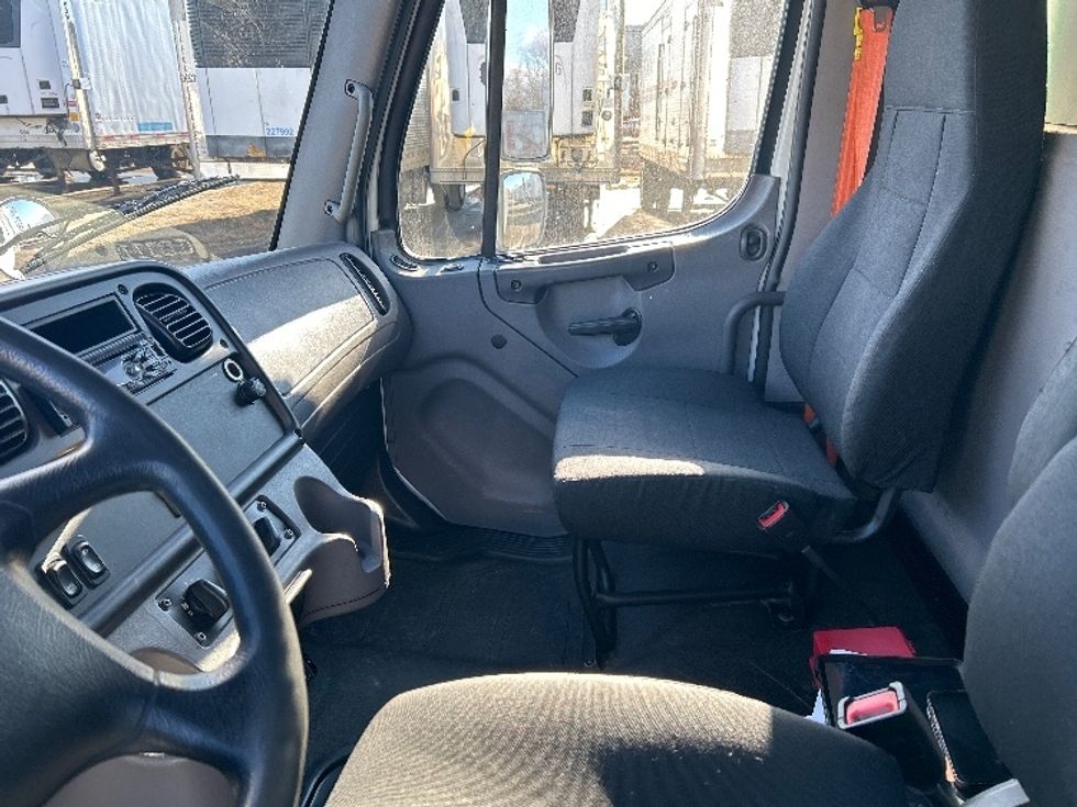 Refrigerated Truck-Light and Medium Duty Trucks-Freightliner-2020-M2-Londonderry-NH-272,000\n\t\tmiles-$ 50,000 - Image 19