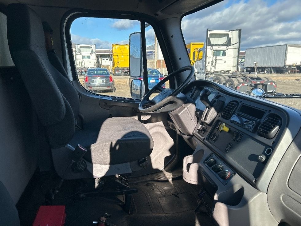 Refrigerated Truck-Light and Medium Duty Trucks-Freightliner-2020-M2-Londonderry-NH-272,000\n\t\tmiles-$ 50,000 - Image 22