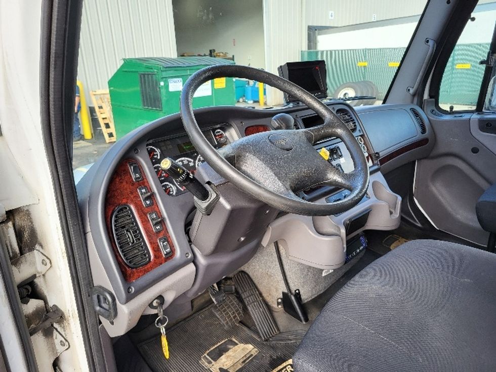 Refrigerated Truck-Light and Medium Duty Trucks-Freightliner-2020-M2-Londonderry-NH-278,844\n\t\tmiles-$ 38,750 - Image 17