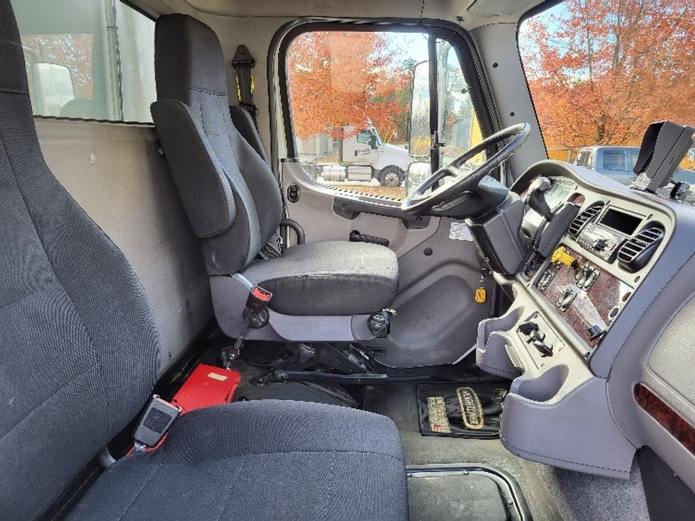 Refrigerated Truck-Light and Medium Duty Trucks-Freightliner-2020-M2-Londonderry-NH-278,844\n\t\tmiles-$ 38,750 - Image 22