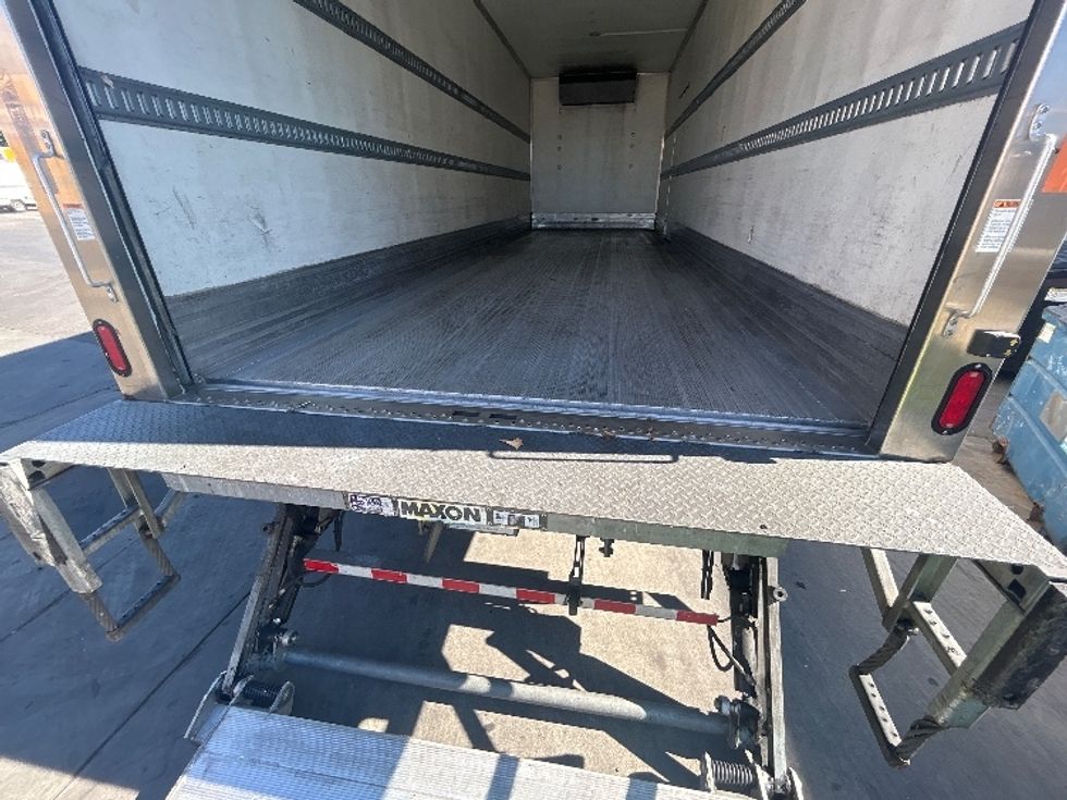 Refrigerated Truck-Light and Medium Duty Trucks-Freightliner-2020-M2-Los Angeles-CA-191,428\n\t\tmiles-$ 57,250 - Image 10