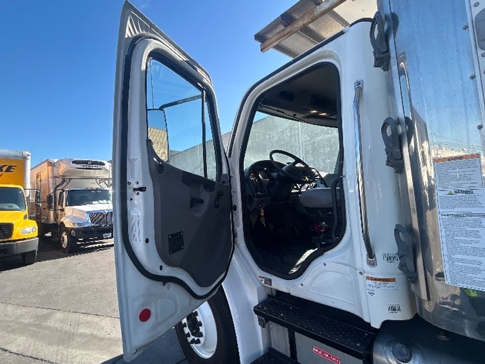 Refrigerated Truck-Light and Medium Duty Trucks-Freightliner-2020-M2-Los Angeles-CA-191,428\n\t\tmiles-$ 57,250 - Image 16