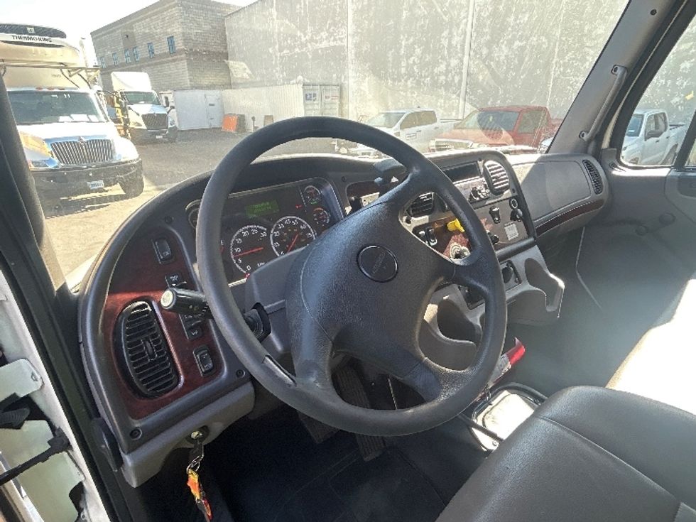 Refrigerated Truck-Light and Medium Duty Trucks-Freightliner-2020-M2-Los Angeles-CA-191,428\n\t\tmiles-$ 57,250 - Image 17