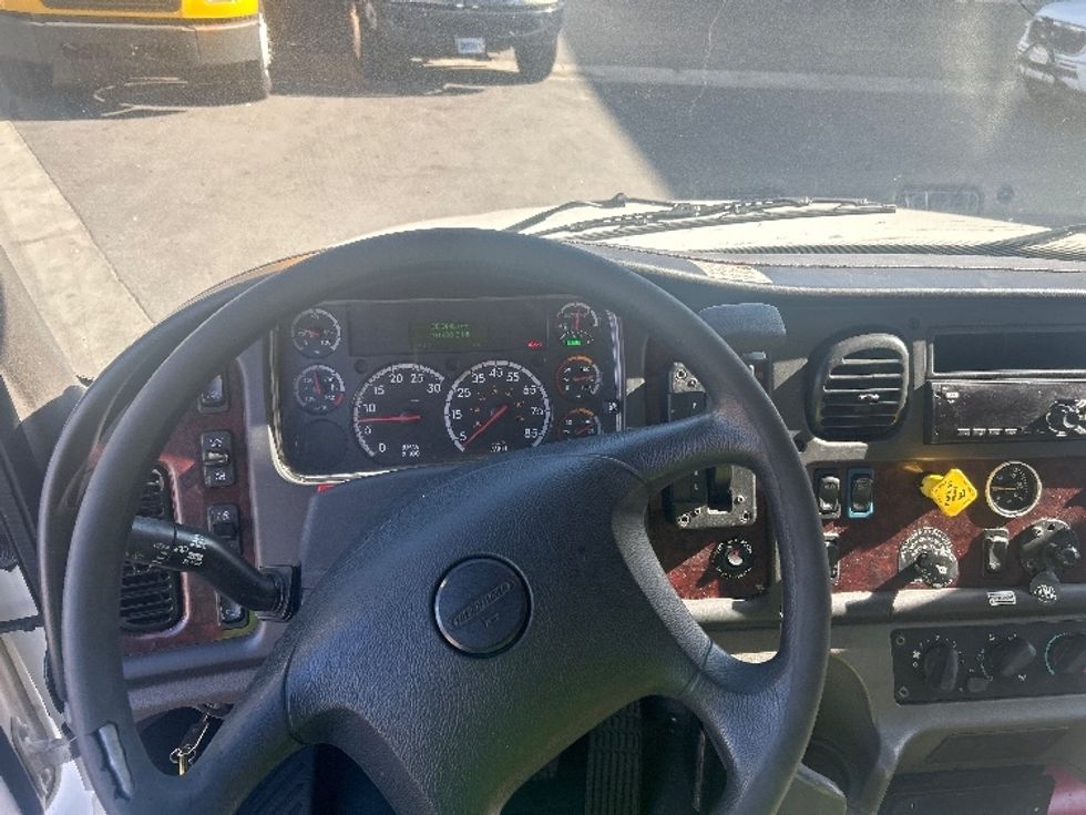 Refrigerated Truck-Light and Medium Duty Trucks-Freightliner-2020-M2-Los Angeles-CA-191,428\n\t\tmiles-$ 57,250 - Image 18