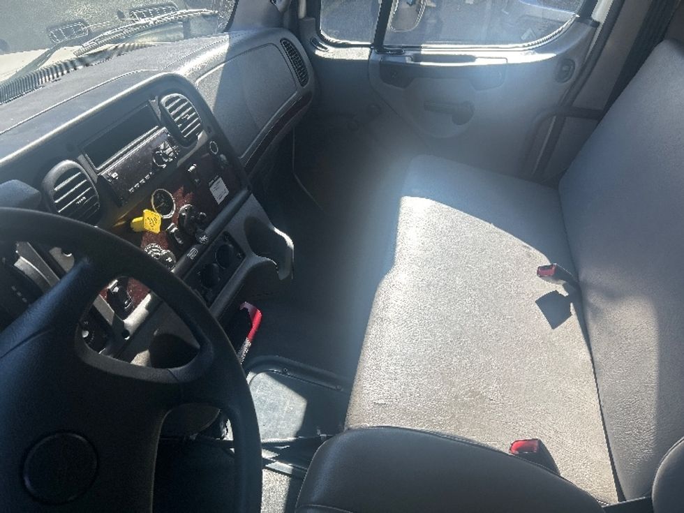 Refrigerated Truck-Light and Medium Duty Trucks-Freightliner-2020-M2-Los Angeles-CA-191,428\n\t\tmiles-$ 57,250 - Image 19