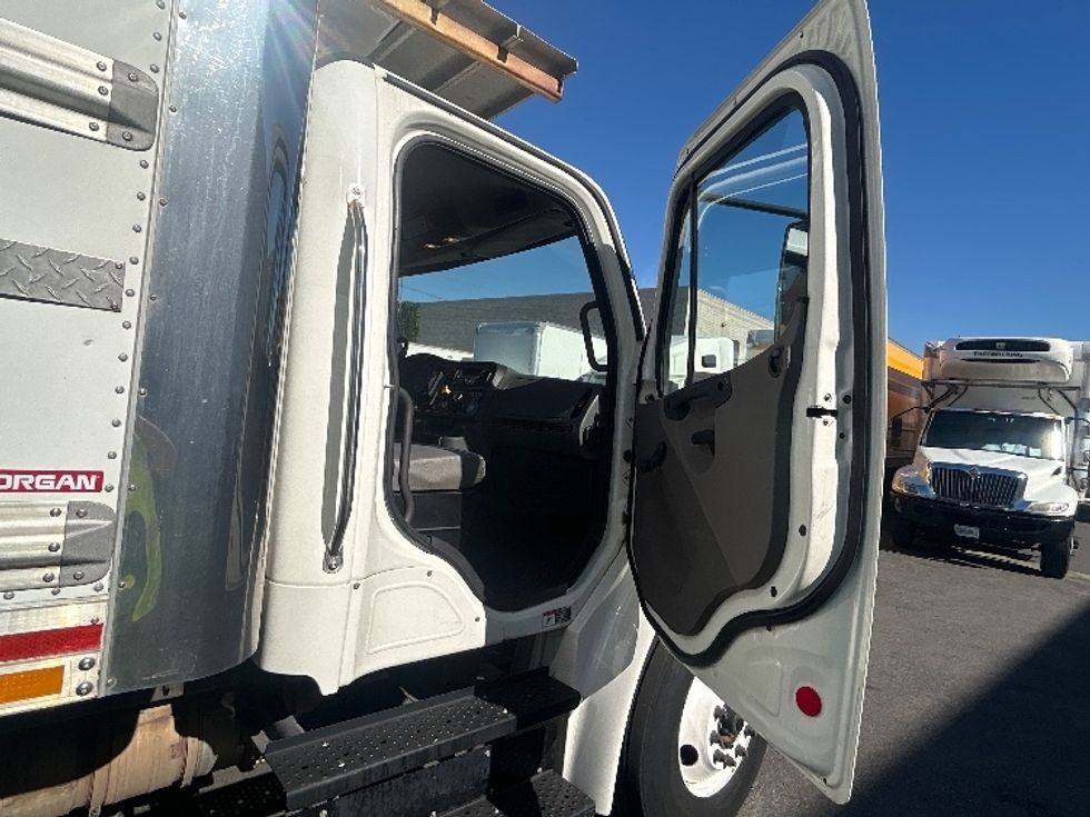 Refrigerated Truck-Light and Medium Duty Trucks-Freightliner-2020-M2-Los Angeles-CA-191,428\n\t\tmiles-$ 57,250 - Image 20