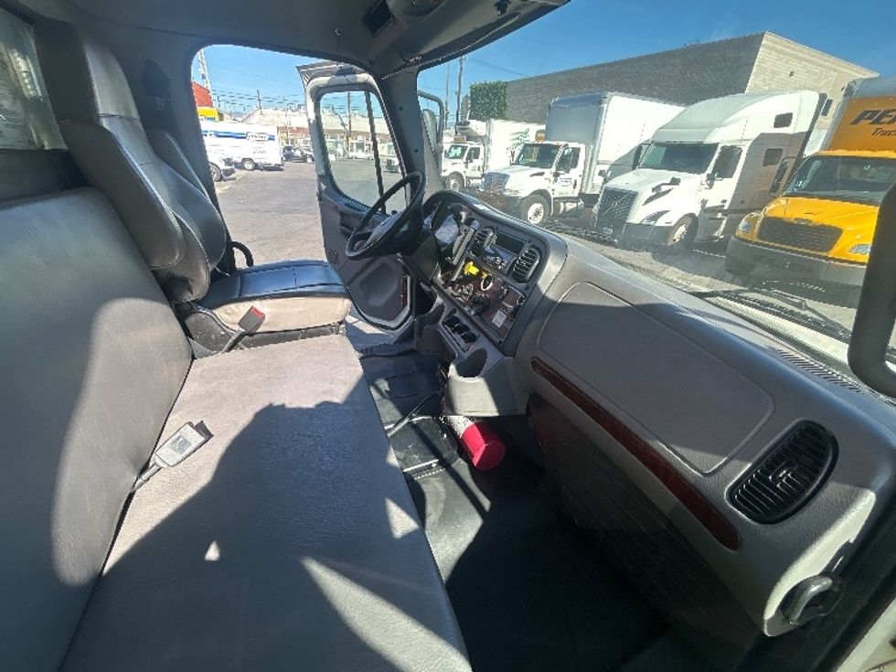 Refrigerated Truck-Light and Medium Duty Trucks-Freightliner-2020-M2-Los Angeles-CA-191,428\n\t\tmiles-$ 57,250 - Image 22