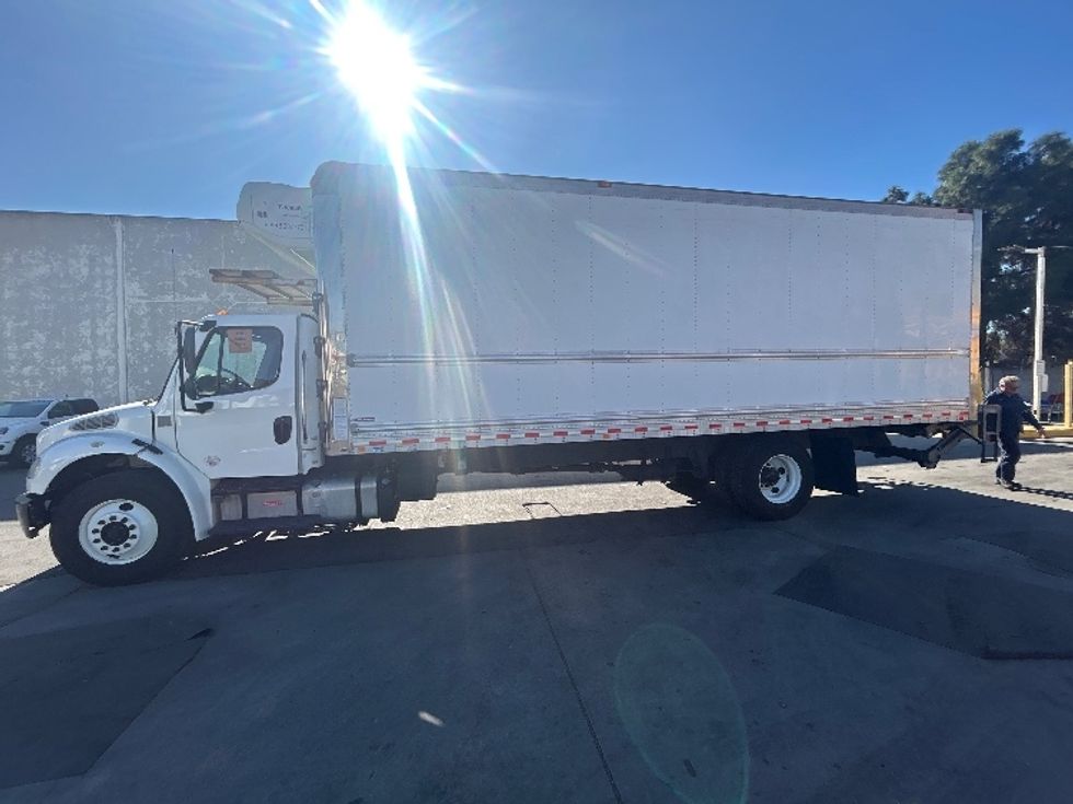 Refrigerated Truck-Light and Medium Duty Trucks-Freightliner-2020-M2-Los Angeles-CA-191,428\n\t\tmiles-$ 57,250 - Image 4