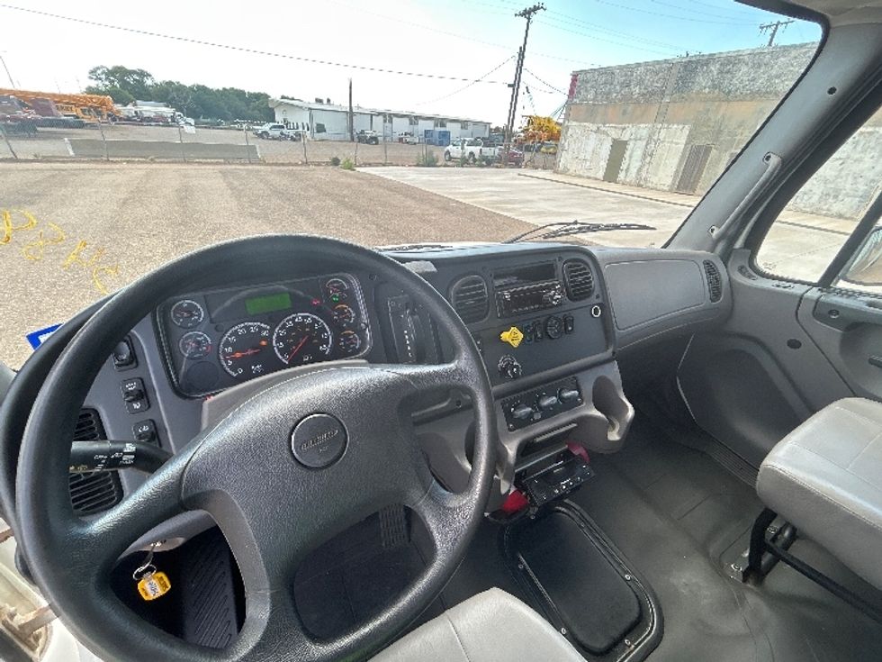 Refrigerated Truck-Light and Medium Duty Trucks-Freightliner-2020-M2-Lubbock-TX-108,668\n\t\tmiles-$ 68,000 - Image 17