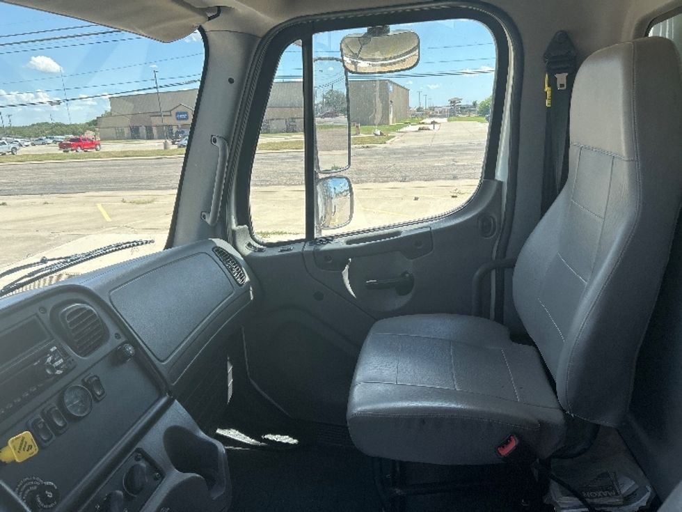 Refrigerated Truck-Light and Medium Duty Trucks-Freightliner-2020-M2-Lubbock-TX-89,491\n\t\tmiles-$ 69,750 - Image 19