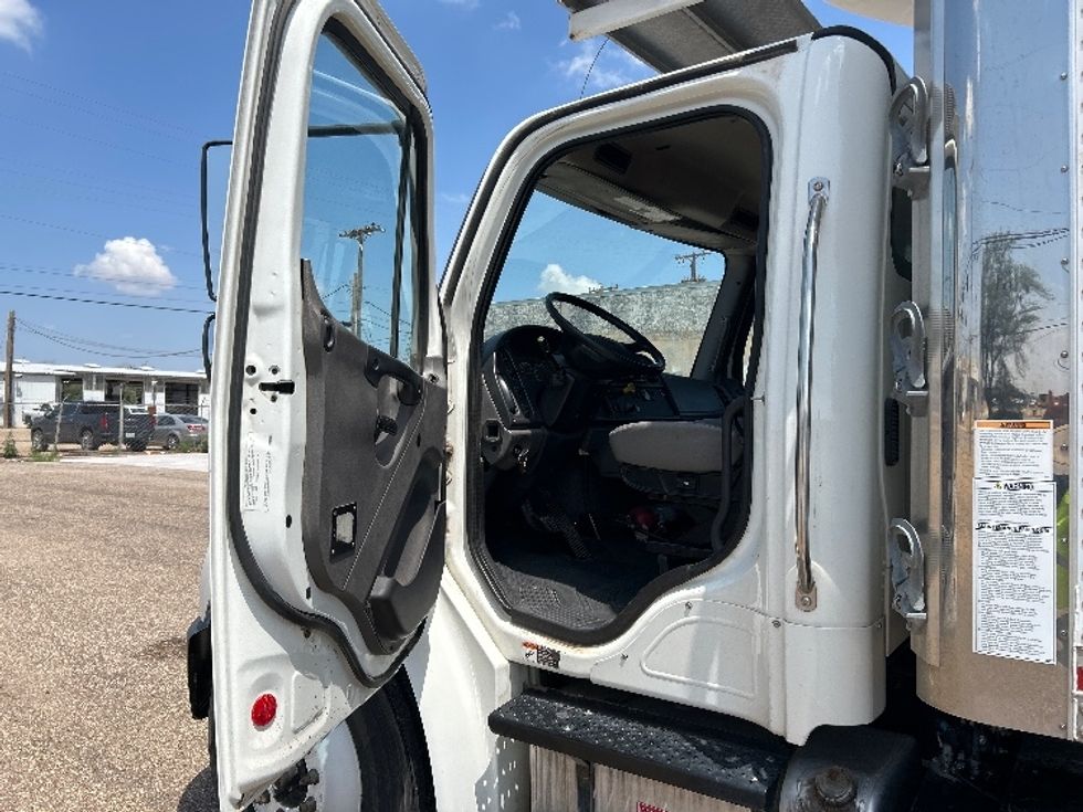 Refrigerated Truck-Light and Medium Duty Trucks-Freightliner-2020-M2-Lubbock-TX-97,207\n\t\tmiles-$ 73,500 - Image 16