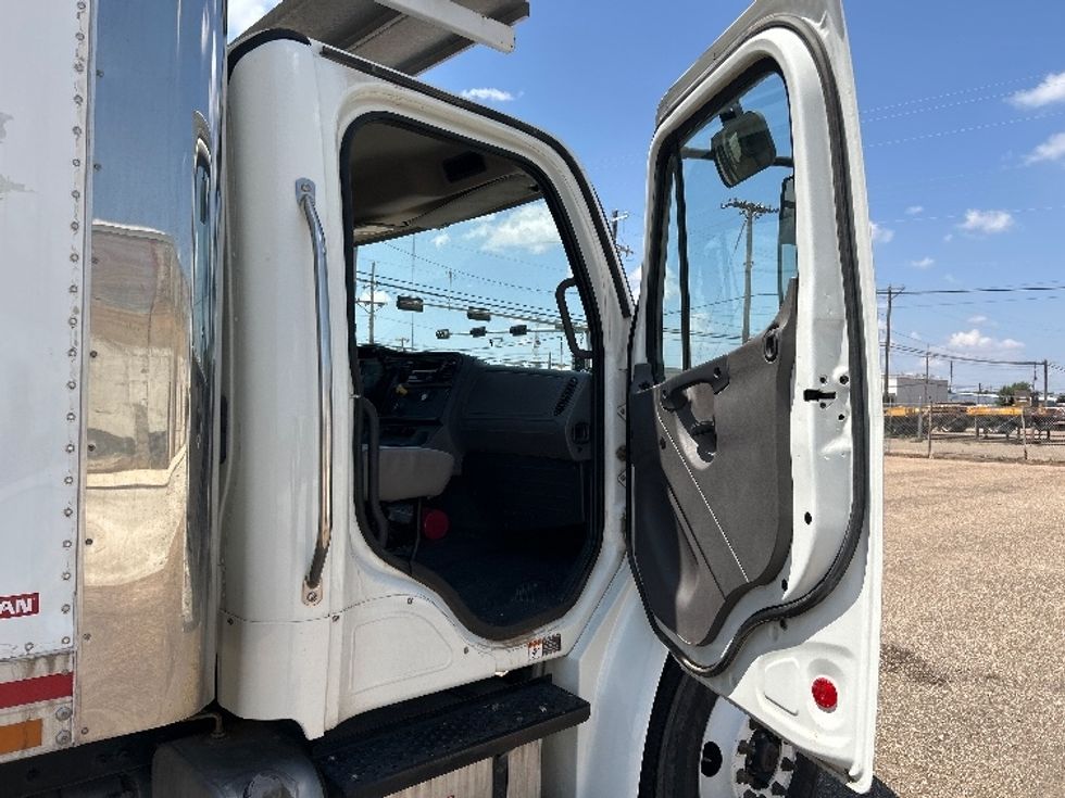 Refrigerated Truck-Light and Medium Duty Trucks-Freightliner-2020-M2-Lubbock-TX-97,207\n\t\tmiles-$ 73,500 - Image 20