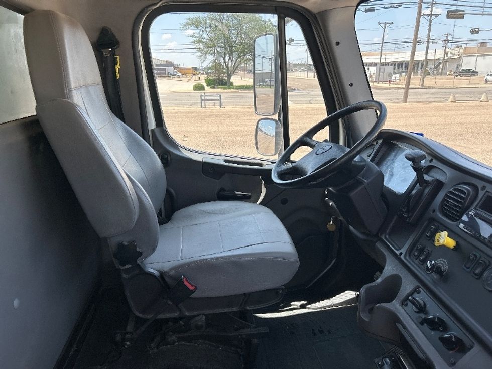 Refrigerated Truck-Light and Medium Duty Trucks-Freightliner-2020-M2-Lubbock-TX-97,207\n\t\tmiles-$ 73,500 - Image 22