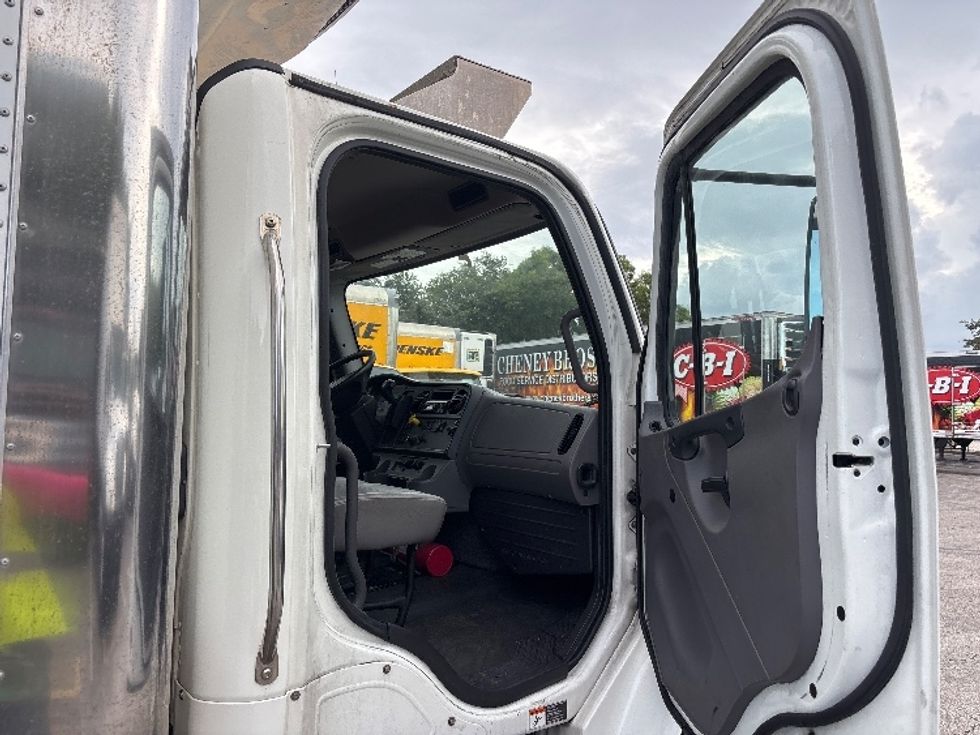 Refrigerated Truck-Light and Medium Duty Trucks-Freightliner-2020-M2-Medley-FL-234,857\n\t\tmiles-$ 41,250 - Image 17