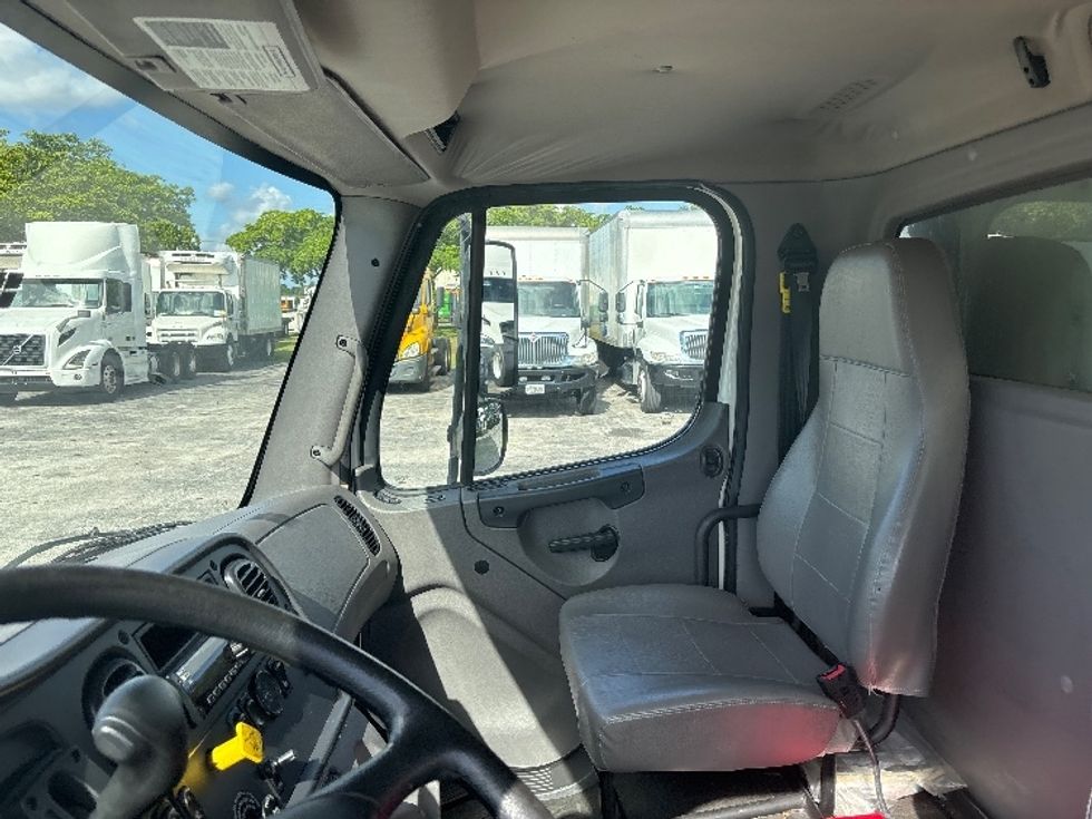 Refrigerated Truck-Light and Medium Duty Trucks-Freightliner-2020-M2-Medley-FL-235,076\n\t\tmiles-$ 49,250 - Image 17