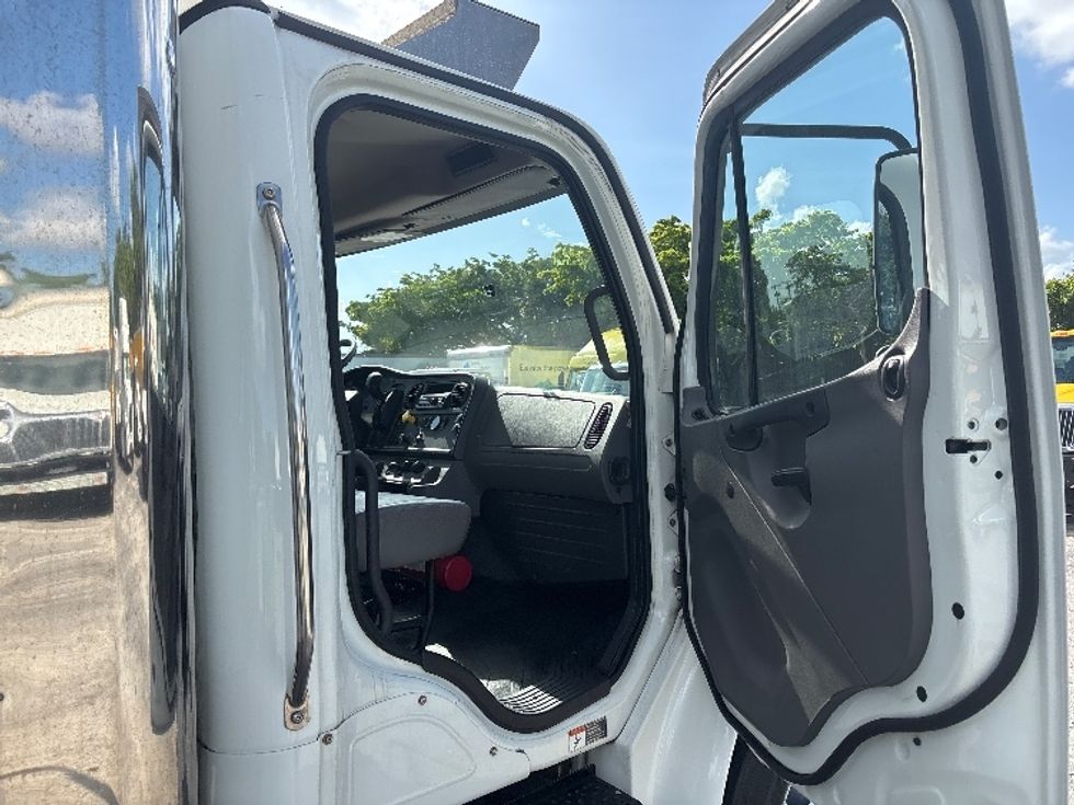 Refrigerated Truck-Light and Medium Duty Trucks-Freightliner-2020-M2-Medley-FL-235,076\n\t\tmiles-$ 49,250 - Image 18