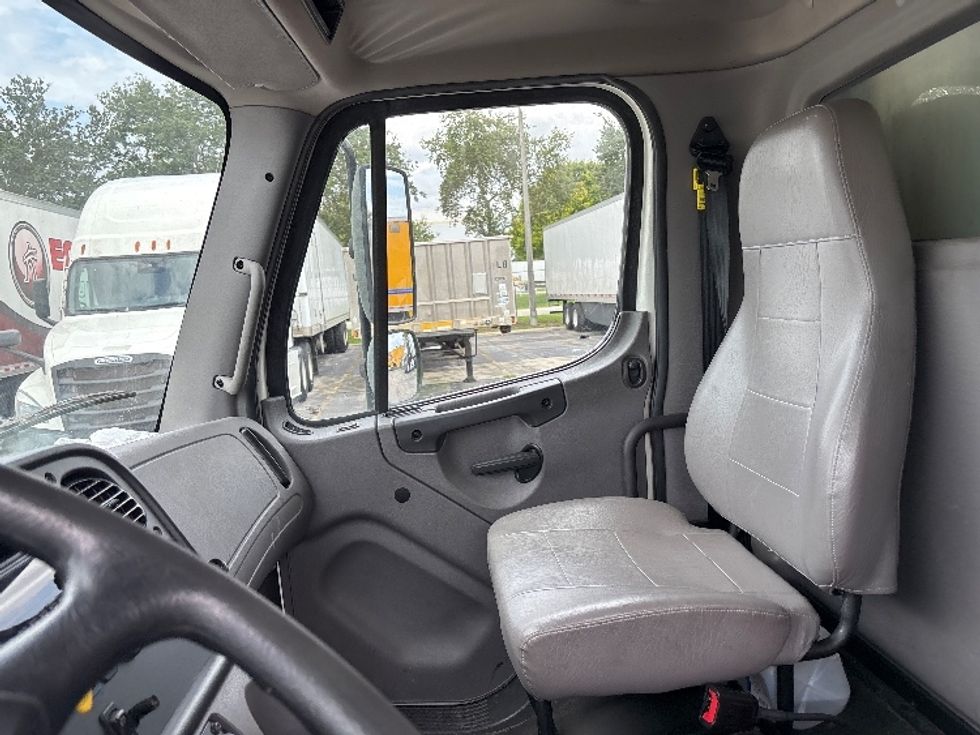 Refrigerated Truck-Light and Medium Duty Trucks-Freightliner-2020-M2-Medley-FL-255,448\n\t\tmiles-$ 43,250 - Image 16