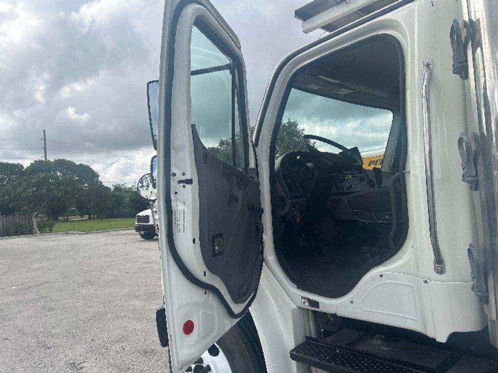 Refrigerated Truck-Light and Medium Duty Trucks-Freightliner-2020-M2-Medley-FL-298,522\n\t\tmiles-$ 43,500 - Image 16