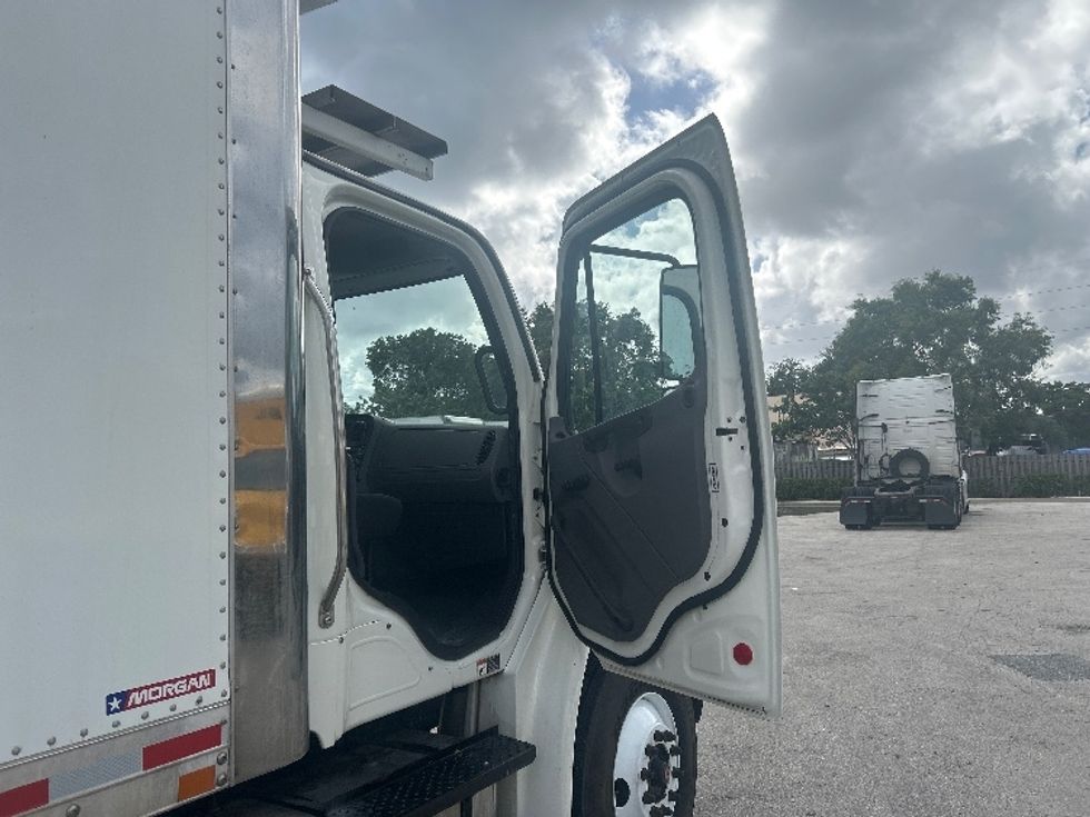 Refrigerated Truck-Light and Medium Duty Trucks-Freightliner-2020-M2-Medley-FL-298,522\n\t\tmiles-$ 43,500 - Image 20