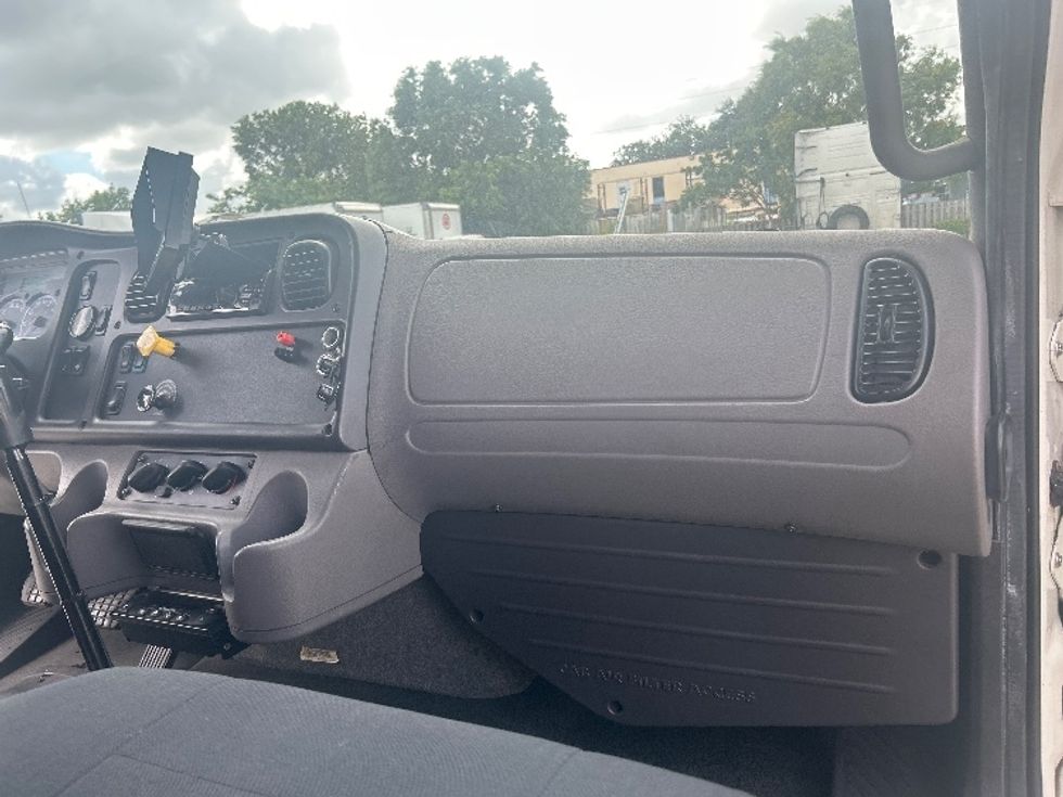 Refrigerated Truck-Light and Medium Duty Trucks-Freightliner-2020-M2-Medley-FL-298,522\n\t\tmiles-$ 43,500 - Image 21