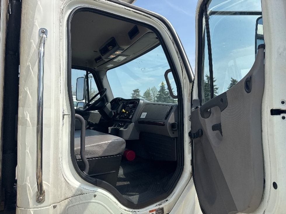 Refrigerated Truck-Light and Medium Duty Trucks-Freightliner-2020-M2-Middlefield-OH-119,109\n\t\tmiles-$ 77,000 - Image 20