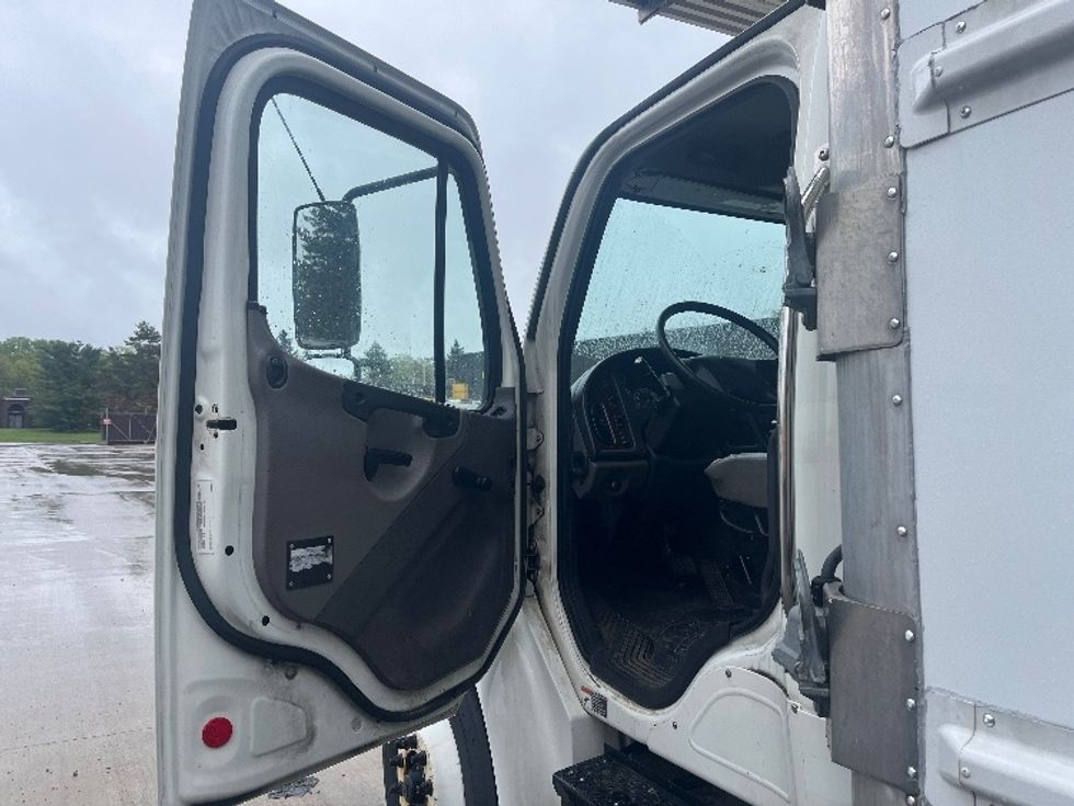 Refrigerated Truck-Light and Medium Duty Trucks-Freightliner-2020-M2-Middlefield-OH-121,592\n\t\tmiles-$ 72,750 - Image 12