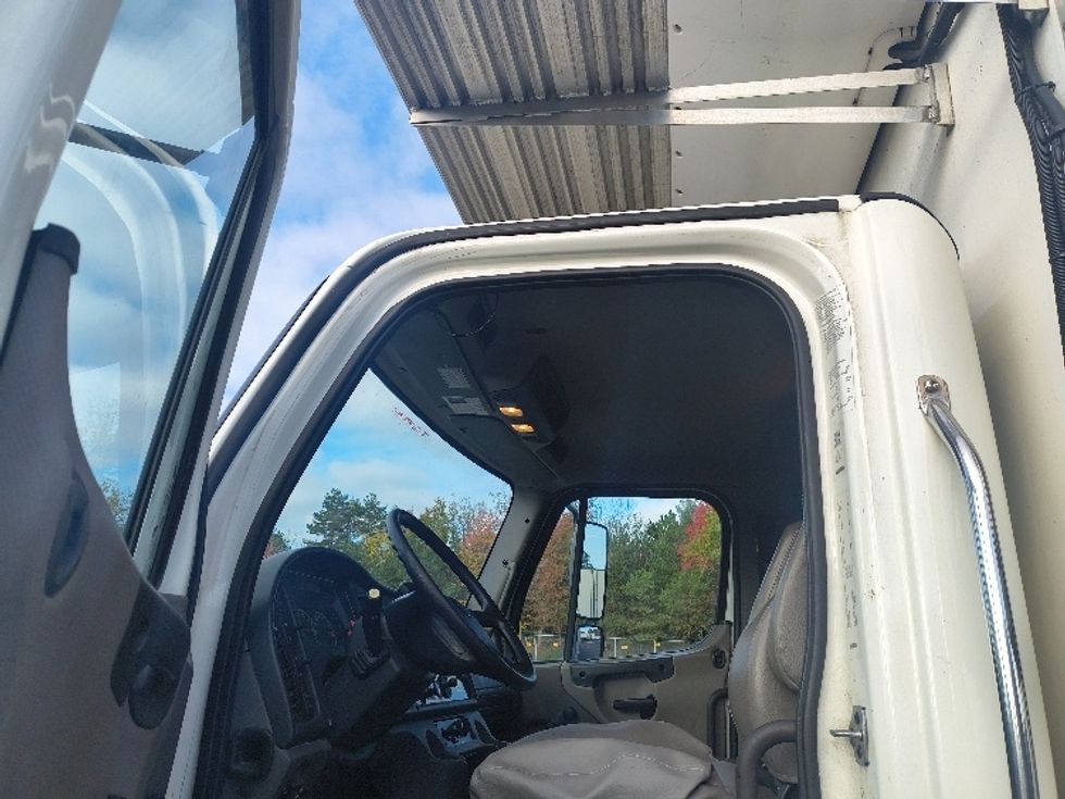 Refrigerated Truck-Light and Medium Duty Trucks-Freightliner-2020-M2-Middlefield-OH-123,146\n\t\tmiles-$ 61,250 - Image 16