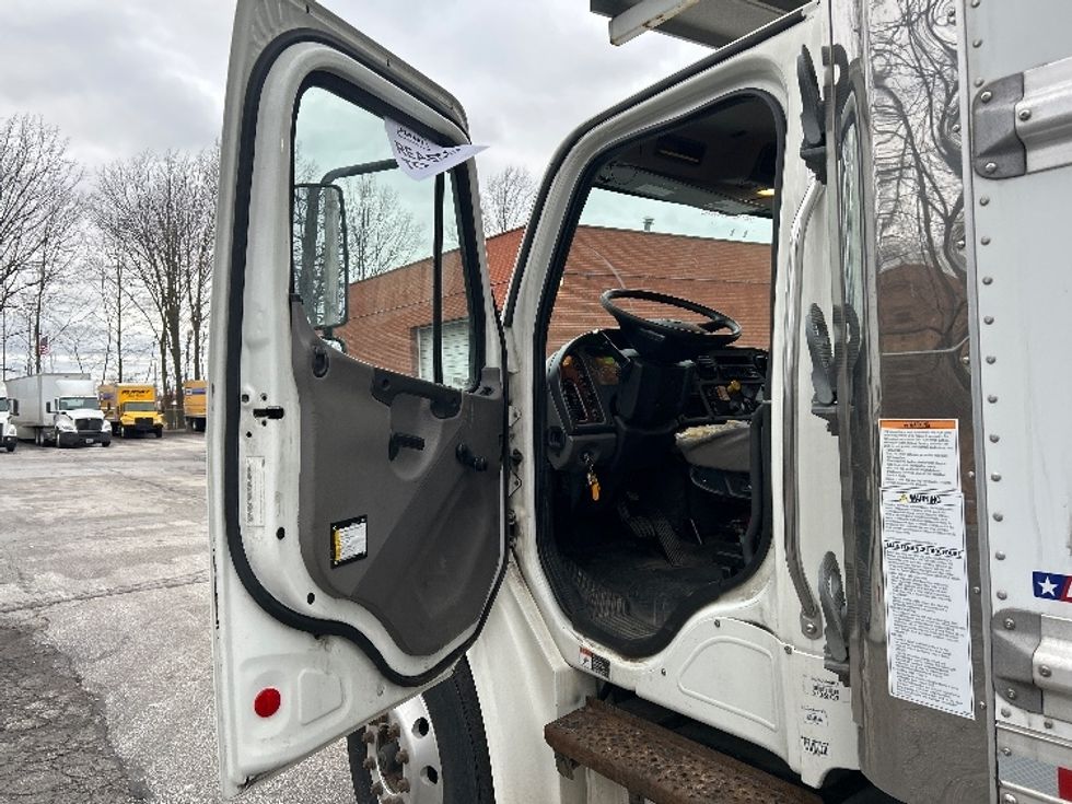 Refrigerated Truck-Light and Medium Duty Trucks-Freightliner-2020-M2-Middlefield-OH-135,878\n\t\tmiles-$ 59,250 - Image 16