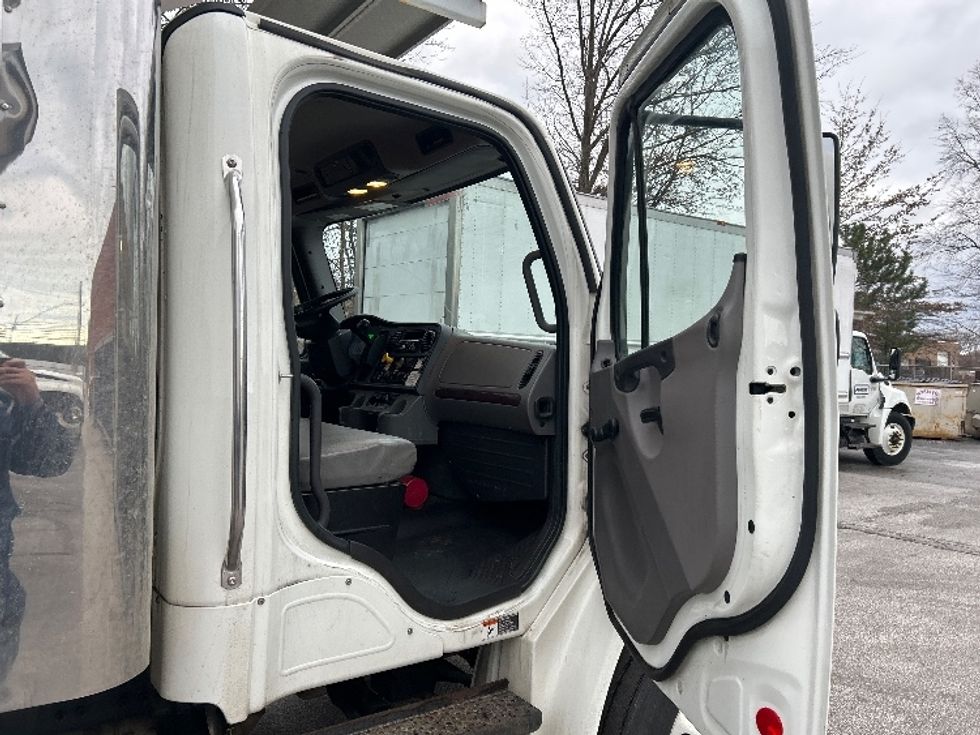Refrigerated Truck-Light and Medium Duty Trucks-Freightliner-2020-M2-Middlefield-OH-135,878\n\t\tmiles-$ 59,250 - Image 20