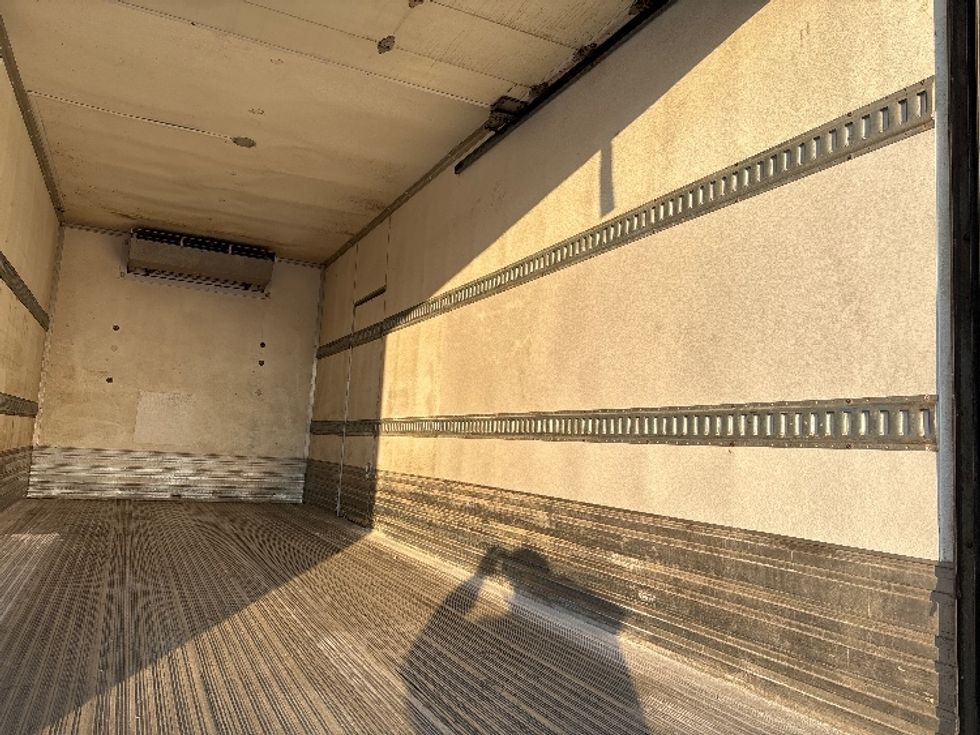 Refrigerated Truck-Light and Medium Duty Trucks-Freightliner-2020-M2-Mississauga-ON-136,197\n\t\tkm-$ 72,000 - Image 12