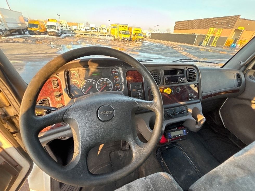 Refrigerated Truck-Light and Medium Duty Trucks-Freightliner-2020-M2-Mississauga-ON-136,197\n\t\tkm-$ 72,000 - Image 17