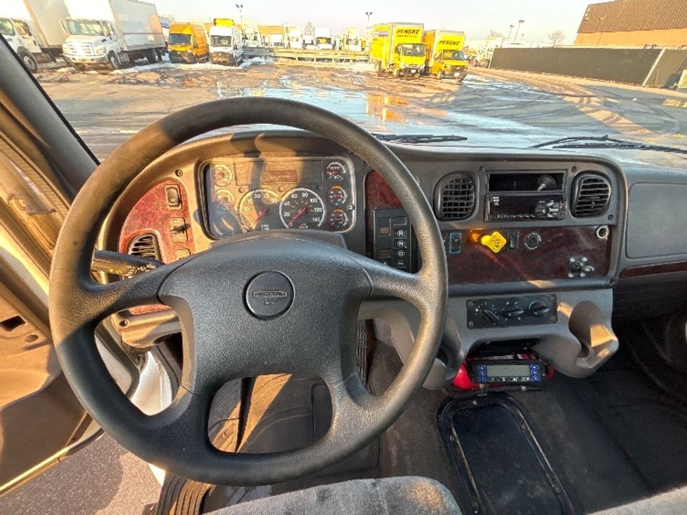 Refrigerated Truck-Light and Medium Duty Trucks-Freightliner-2020-M2-Mississauga-ON-136,197\n\t\tkm-$ 72,000 - Image 18