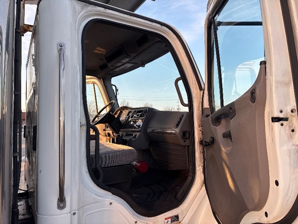 Refrigerated Truck-Light and Medium Duty Trucks-Freightliner-2020-M2-Mississauga-ON-136,197\n\t\tkm-$ 72,000 - Image 20
