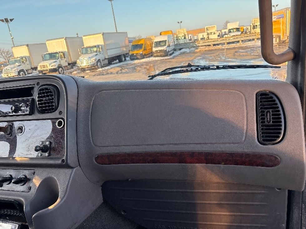 Refrigerated Truck-Light and Medium Duty Trucks-Freightliner-2020-M2-Mississauga-ON-136,197\n\t\tkm-$ 72,000 - Image 21