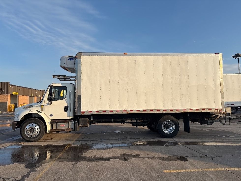 Refrigerated Truck-Light and Medium Duty Trucks-Freightliner-2020-M2-Mississauga-ON-136,197\n\t\tkm-$ 72,000 - Image 4