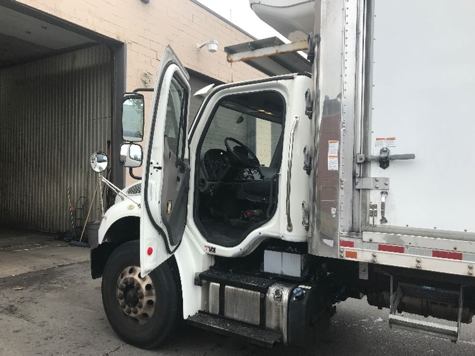 Refrigerated Truck-Light and Medium Duty Trucks-Freightliner-2020-M2-Mississauga-ON-185,221\n\t\tkm-$ 72,500 - Image 16