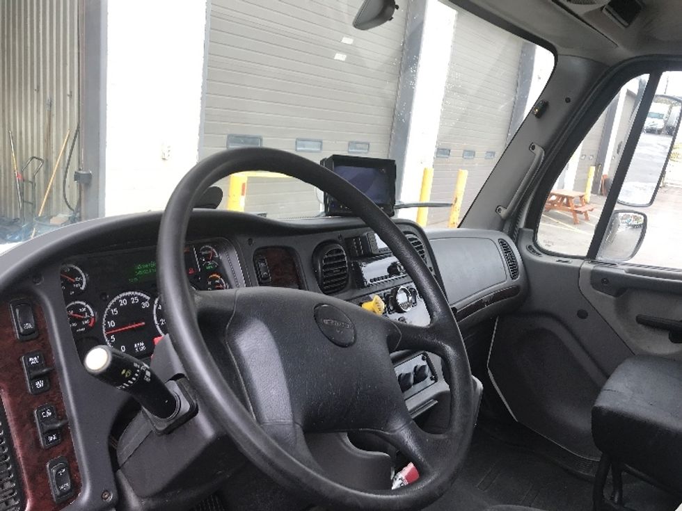 Refrigerated Truck-Light and Medium Duty Trucks-Freightliner-2020-M2-Mississauga-ON-185,221\n\t\tkm-$ 72,500 - Image 17