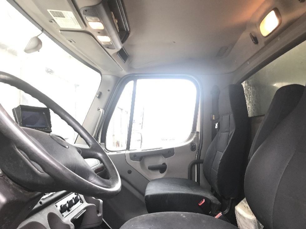 Refrigerated Truck-Light and Medium Duty Trucks-Freightliner-2020-M2-Mississauga-ON-185,221\n\t\tkm-$ 72,500 - Image 19