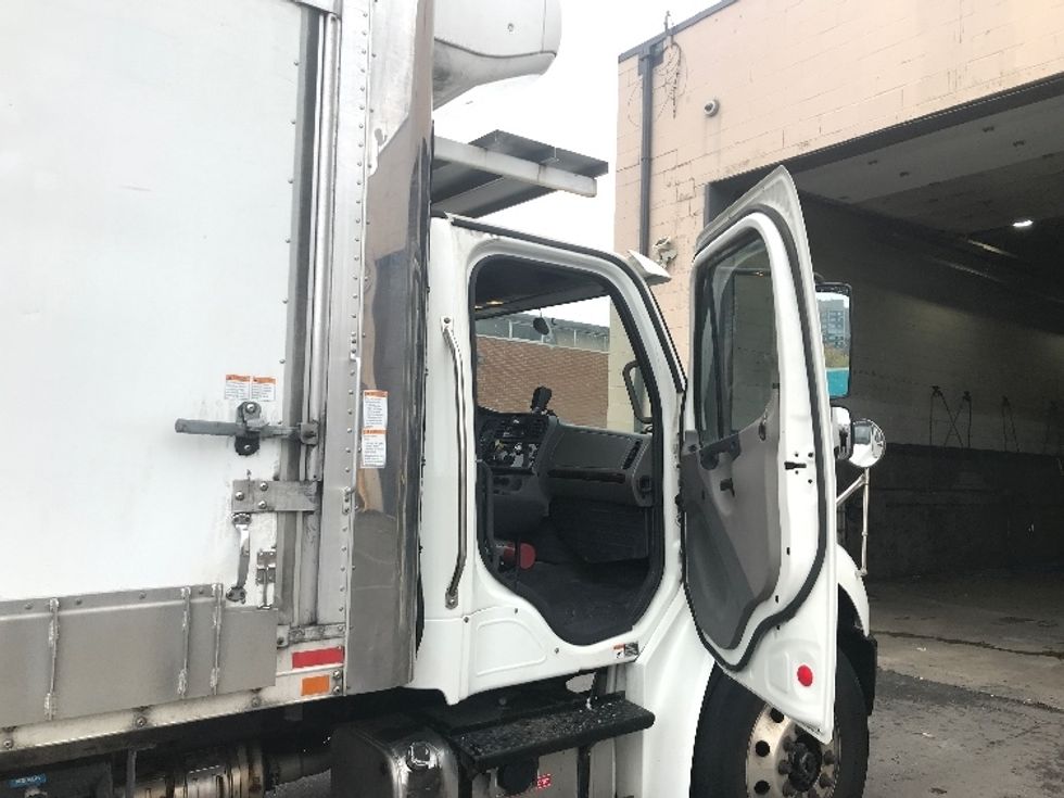 Refrigerated Truck-Light and Medium Duty Trucks-Freightliner-2020-M2-Mississauga-ON-185,221\n\t\tkm-$ 72,500 - Image 20