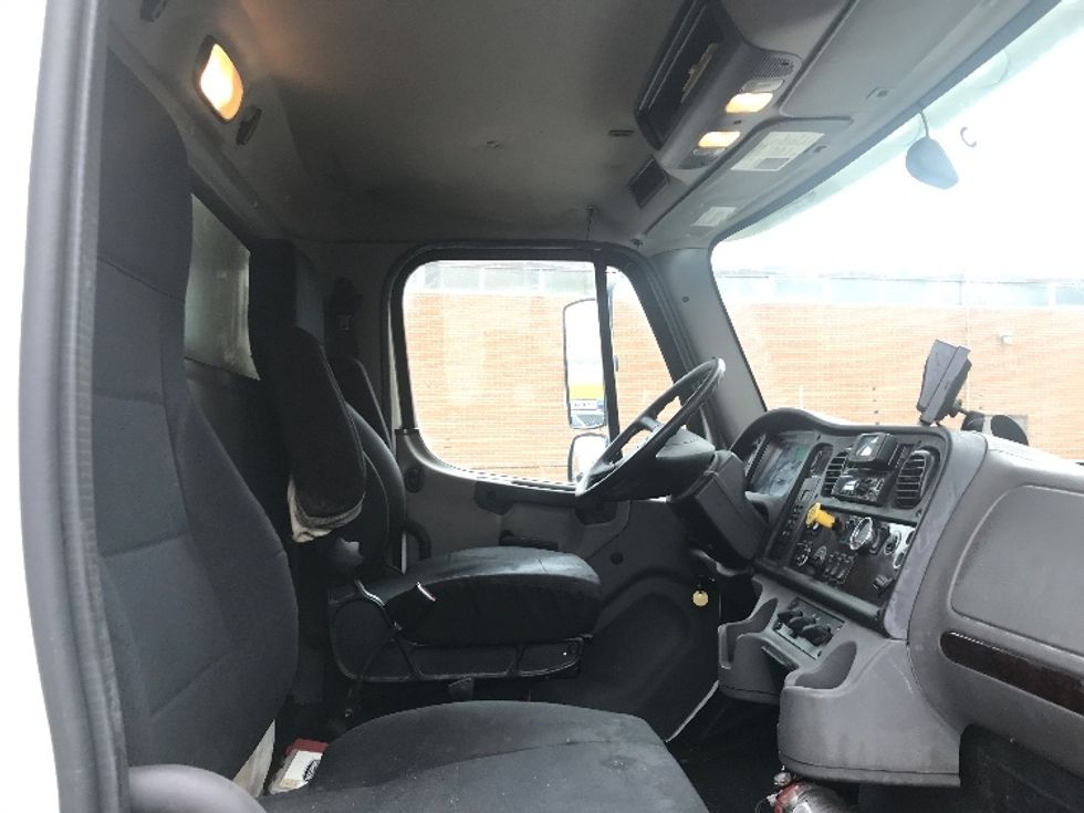 Refrigerated Truck-Light and Medium Duty Trucks-Freightliner-2020-M2-Mississauga-ON-185,221\n\t\tkm-$ 72,500 - Image 22