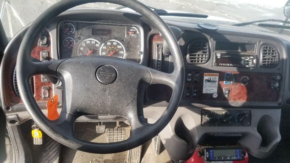 Refrigerated Truck-Light and Medium Duty Trucks-Freightliner-2020-M2-Mississauga-ON-223,510\n\t\tkm-$ 85,500 - Image 18