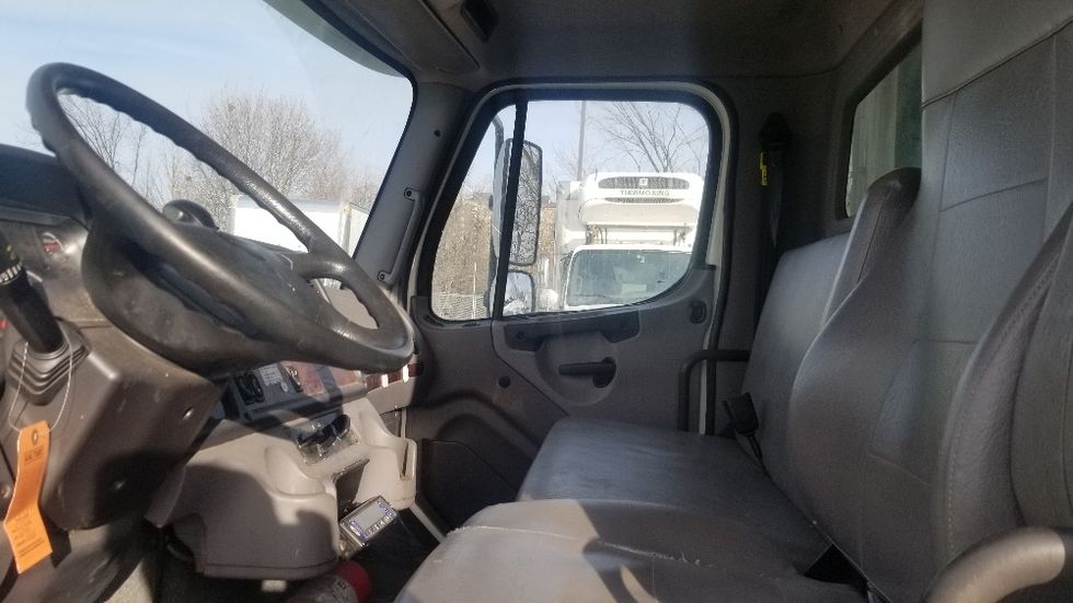 Refrigerated Truck-Light and Medium Duty Trucks-Freightliner-2020-M2-Mississauga-ON-223,510\n\t\tkm-$ 85,500 - Image 19