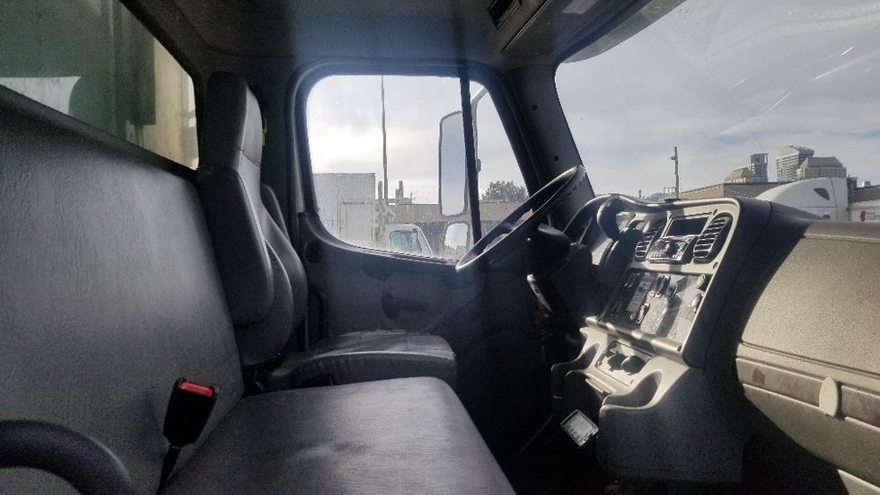 Refrigerated Truck-Light and Medium Duty Trucks-Freightliner-2020-M2-Mississauga-ON-223,510\n\t\tkm-$ 85,500 - Image 22