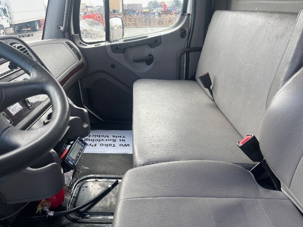 Refrigerated Truck-Light and Medium Duty Trucks-Freightliner-2020-M2-Mississauga-ON-224,571\n\t\tkm-$ 84,750 - Image 16