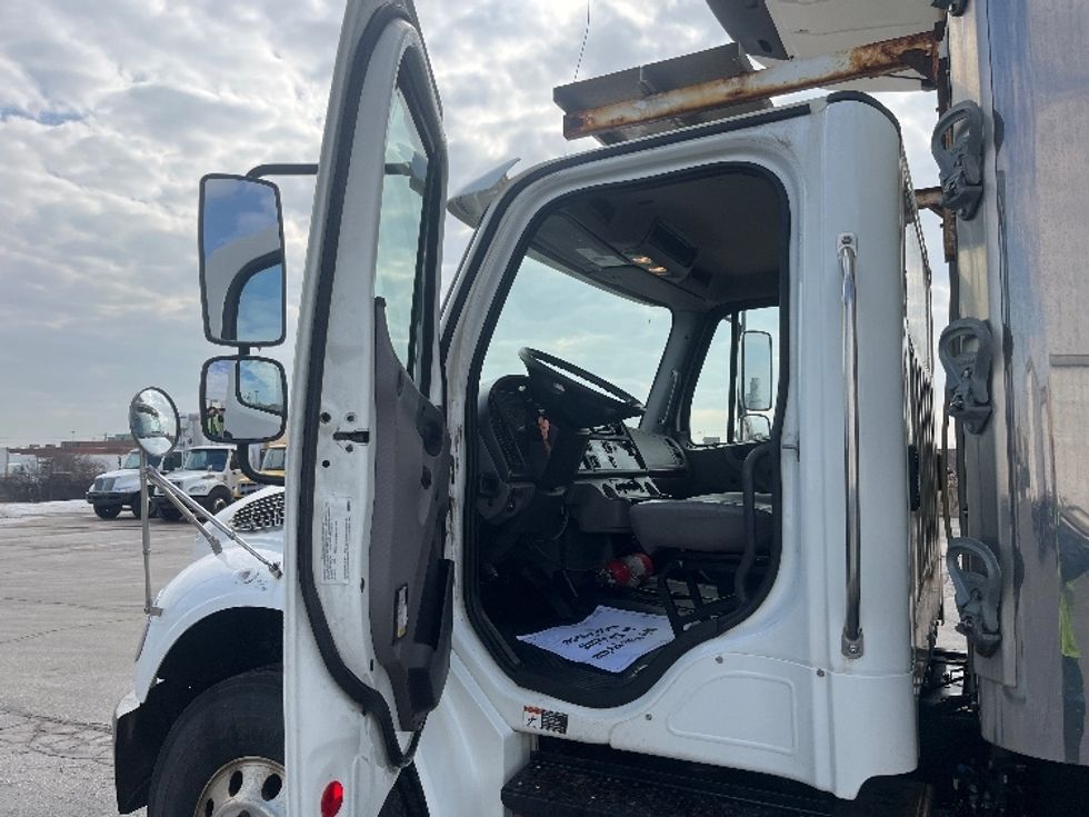 Refrigerated Truck-Light and Medium Duty Trucks-Freightliner-2020-M2-Mississauga-ON-224,571\n\t\tkm-$ 84,750 - Image 17