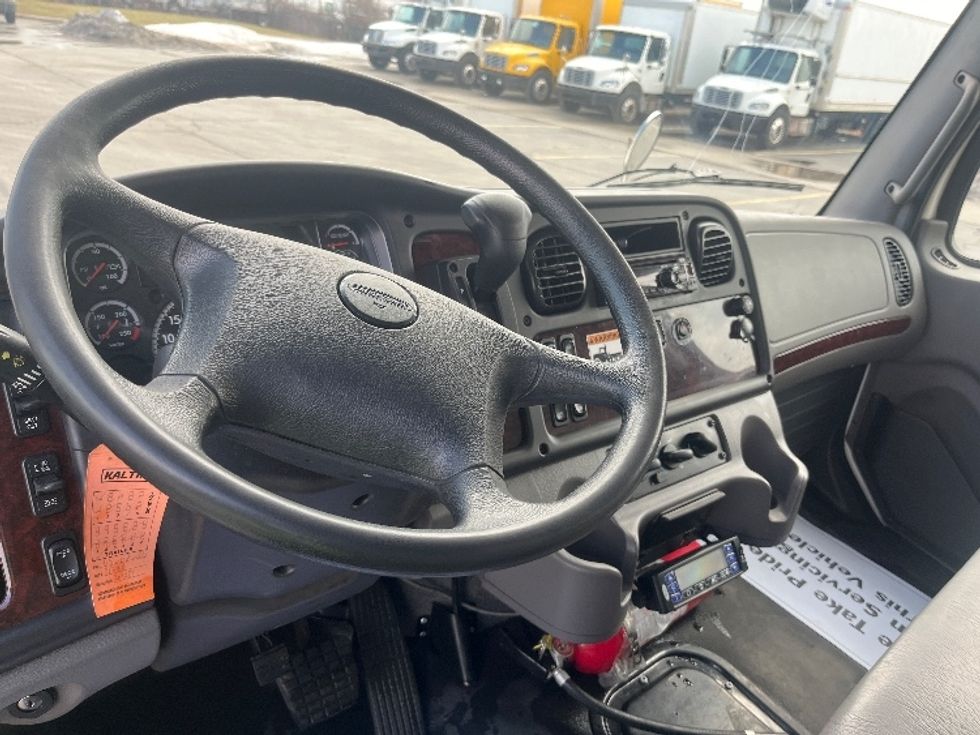 Refrigerated Truck-Light and Medium Duty Trucks-Freightliner-2020-M2-Mississauga-ON-224,571\n\t\tkm-$ 84,750 - Image 18