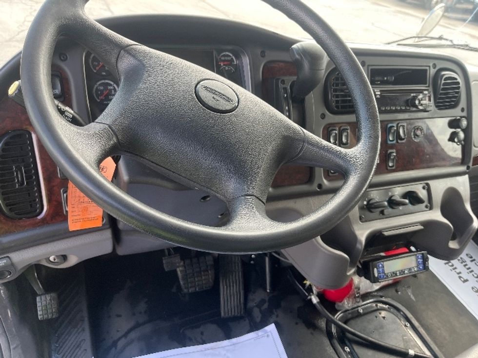 Refrigerated Truck-Light and Medium Duty Trucks-Freightliner-2020-M2-Mississauga-ON-224,571\n\t\tkm-$ 84,750 - Image 19