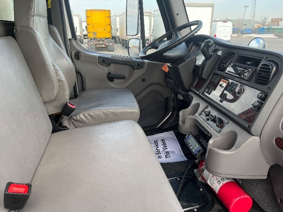 Refrigerated Truck-Light and Medium Duty Trucks-Freightliner-2020-M2-Mississauga-ON-224,571\n\t\tkm-$ 84,750 - Image 22