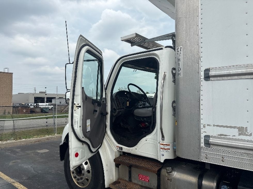 Refrigerated Truck-Light and Medium Duty Trucks-Freightliner-2020-M2-Mississauga-ON-330,874\n\t\tkm-$ 57,500 - Image 16